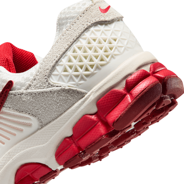 Nike Vomero 5 SE - Boys' Grade School - Sail/University Red/Team Crimson - Image 8