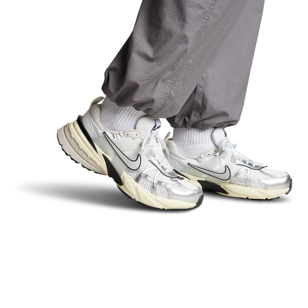 Nike V2K Run - Women's - White/Silver/Black - Image 3