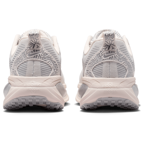 Nike Vomero 18 SE - Women's - Silver/Grey/White - Image 3